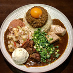 吉田カレー  - 鹿児島伊場カレー吉田カレートリビュートカレー（ミックス・300g）・長崎雲仙豚角煮・長崎雲仙豚頭肉・キーマ・クリームチーズ・フルーツと根菜のアチャール・ポテトサラダ