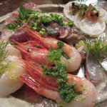 びすとろ UOKIN - 2011/09 ＵＯＫＩＮ名物 海の幸のカルパッチョ(カンパチ・活ダコ・カツオ・サンマ・甘エビ・平貝)(６８０円)。