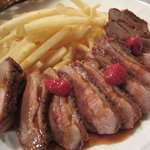 びすとろ UOKIN - 2011/09 カモのロースト ～フランボワーズソース～ 赤ワインと相性◎(９８０円)。