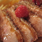 びすとろ UOKIN - 2011/09 カモのロースト ～フランボワーズソース～ 赤ワインと相性◎(９８０円)。