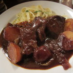 びすとろ UOKIN - 2011/09 牛ほほ肉の赤ワイン煮 ほろほろの牛ほほ肉をヌイユ(平打ちパスタ)にからめてお食べ下さい(９８０円)。