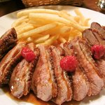 2011/09 カモのロースト ～フランボワーズソース～ 赤ワインと相性◎(９８０円)。