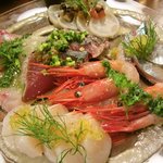 2011/09 ＵＯＫＩＮ名物 海の幸のカルパッチョ(カンパチ・活ダコ・カツオ・サンマ・甘エビ・平貝)(６８０円)。