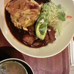 エニシ - 豚バラ肉と濃厚デミグラスソースのとろとろオムライス