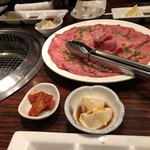 Yakiniku Nabe Horumonya Tenya Wanya - タン