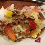 La Creperie de Josselin - 刻んだハムに玉子、チーズの濃厚な旨味にフレッシュなトマトが爽やかにマッチ