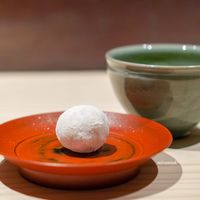 茶寮 宮坂 - シャインマスカットと、 自家製の白あんの大福