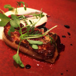 レストラン クロワサンス - フォアグラ、根セロリとカシスのソース。オープンキッチンのカウンターなのでフォアグラの焼ける匂いをがっつりくらえます。平静を保てるはずない。