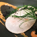 Resutoran Kurowasansu - 神経絞めしたコショウダイ、伊勢エビと発酵マッシュルームのソース。黒いのはオリーブパウダー。魚には特にこだわるそう。