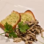 カナタ - キノコのクリーム煮とガーリックトースト