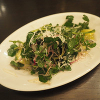 LOVAT - クレソンとキウイのサラダ 650円