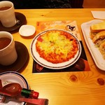 コメダ珈琲店 - たっぷりブレンドコーヒー、コメダ特製ピザ、あみ焼きチキンホットサンド