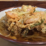 そばの神田 東一屋 - #食べログ的に撮るとこうなる。  
      どこに海老が入っているか分からない首都圏の廉価な蕎麦屋さんに見せたい。
      このえびかき揚げ、130円なンです！  
      これぞ良心。
