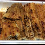 うなぎ屋 源内 - よく焼けたウナギは、タレをかけなくても美味しい