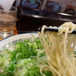 中華蕎麦 春馬 - 麺上げ⤴️