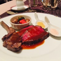 ジュピター - もも肉をグリーンペッパーソースで、