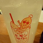 餃子家 龍 - レモンサワー　350円