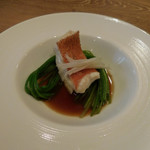 東京チャイニーズ 一凛 - 赤ハタと水蓮菜の蒸し物