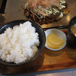 お好焼千稲 - "ごはんにみそ汁、漬けもん"は当たり前