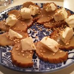 横田酒場 - お店おススメ「いぶりガッコカマンベールチーズ」