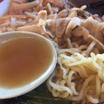 喜多方ラーメン大安食堂 - 生姜醤油肉そば（麺、スープ、豚バラ肉アップ）