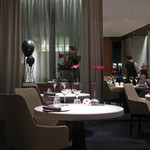 VUN Andrea Aprea - 赤のアクセント