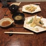 Sushi Yasukouchi - 天ぷら、海老2個、カニ爪、那須、獅子唐、蓮根！
                        味噌汁！