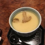 Sushi Yasukouchi - 茶碗蒸し、松茸が入ってます、他には蒲鉾、銀杏、海老、白身、鶏肉が入ってました！