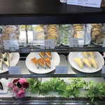 みんみんぜみ - ショーケース右側