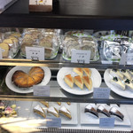 みんみんぜみ - ショーケース左側