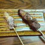 Ajian Izakaya Zen - ワニホホ串（左）＆猪串（右）