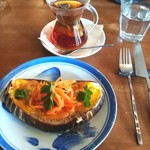 ブリコラージュ ブレッド アンド カンパニー ダイニング・カフェ - 極早生温州ミカンジャムとキャロットラペのブリコラージュブレッドタルティーヌ。コリアンダーパウダーがアクセント♪　リピート3回目(*´∀｀)ﾉ　3回目も変わらずおいしく楽しめました。20181124