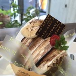 ママのえらんだ元町ケーキ - シフォンケーキのしっとり、ふんわり感って最高ですね！(2018.11.24)