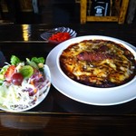 アメリカンダイナー夢幻 - 料理写真:カレードリア、サラダ❗️福神漬けはお願いしてつけてもらいました❗️