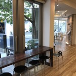 ママのえらんだ元町ケーキ - 最近は、このカウンター席でよくいただいています(2018.11.24)