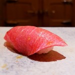 鮨 さいとう - 中トロ。濃い。