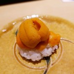 鮨 さいとう - 濃厚。軍艦にはせず、雲丹の香りを楽しむ。