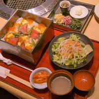 尾崎牛焼肉 銀座 ひむか - 「尾崎牛と雲丹・いくらの宝石箱」2900円(税抜)