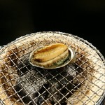 食彩播 - 鮑　焼いてます！