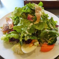 Bistro Buzz 赤坂 - ランチ：具だくさんのサラダプレート