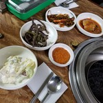 종점숯불갈비 - おかずたち
