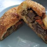 빵 플라스 혼점 - 壱岐牛カレーパン（断面）