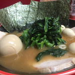 横濱家系ラーメン 勝鬨家 - 充実のトッピング