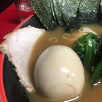 横濱家系ラーメン 勝鬨家 - 玉子