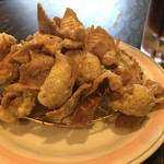 ゴールデンもつ - 鶏皮は結構な盛りっぷり