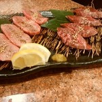 炭火焼肉 矢つぐ - 