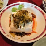 珍来 - 小皿の豆腐