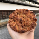 TANI ROKU BAKERY PANENA - クロッカン220円（税込）