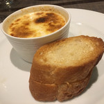 キャトルラパン - 甘エビのビスクとバゲットで、かなり満腹になってしまう〜