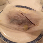 Hoteru Okura Resutoran Shinjuku Chuugokuryouri Touri - 鮭の紙包み焼き（配膳時）